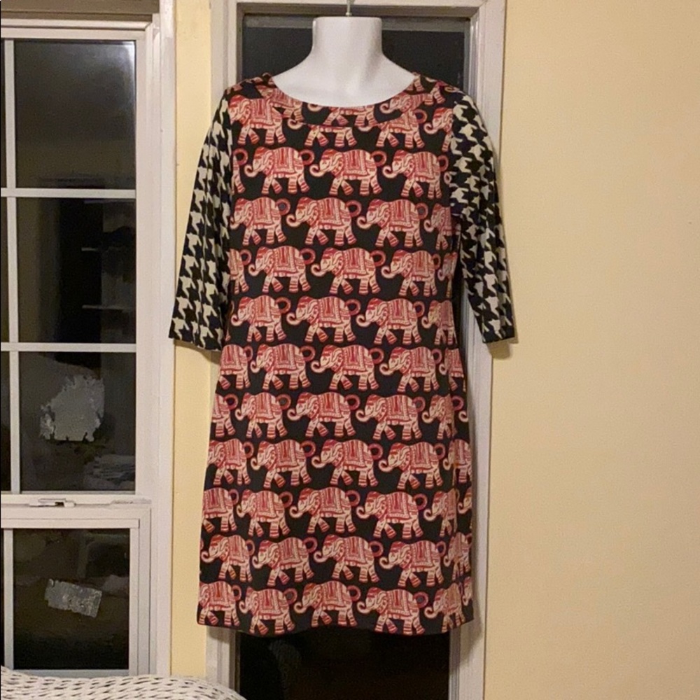 Tracy Negoshian Elephant & houndstooth